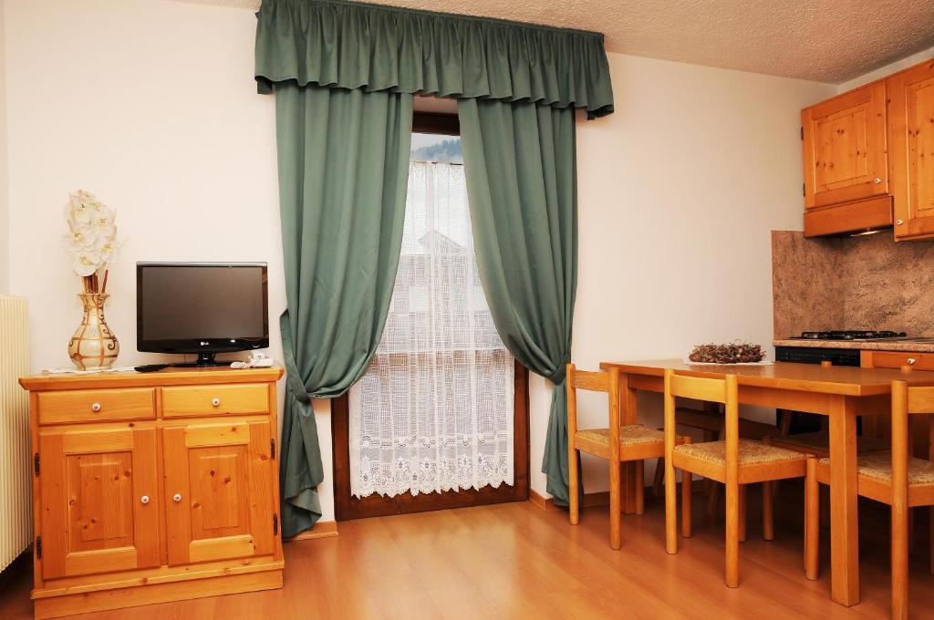 Residence Marisol Camere & Appartamenti - Mezzana Centre Phòng bức ảnh
