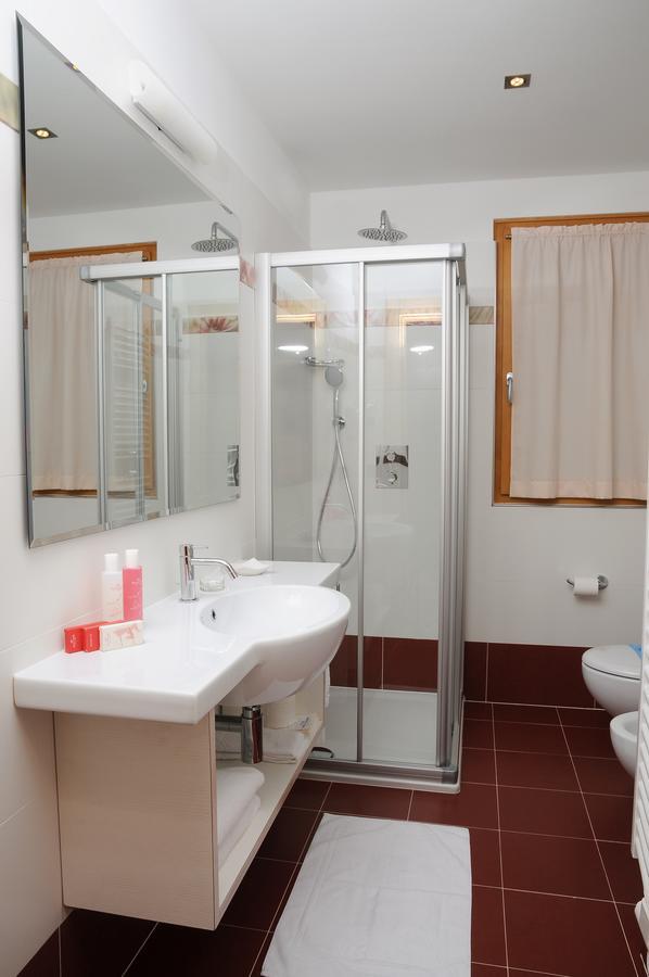 Residence Marisol Camere & Appartamenti - Mezzana Centre Ngoại thất bức ảnh